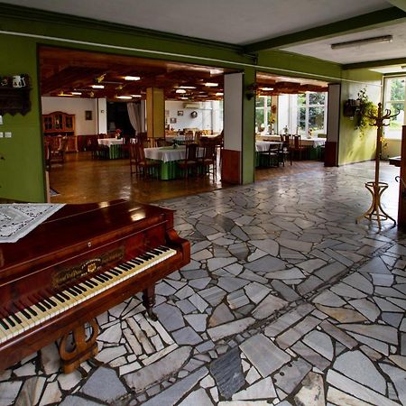 Zajazd Grodek Bujak Robert Naclegi I Restauracja Grodkow  エクステリア 写真