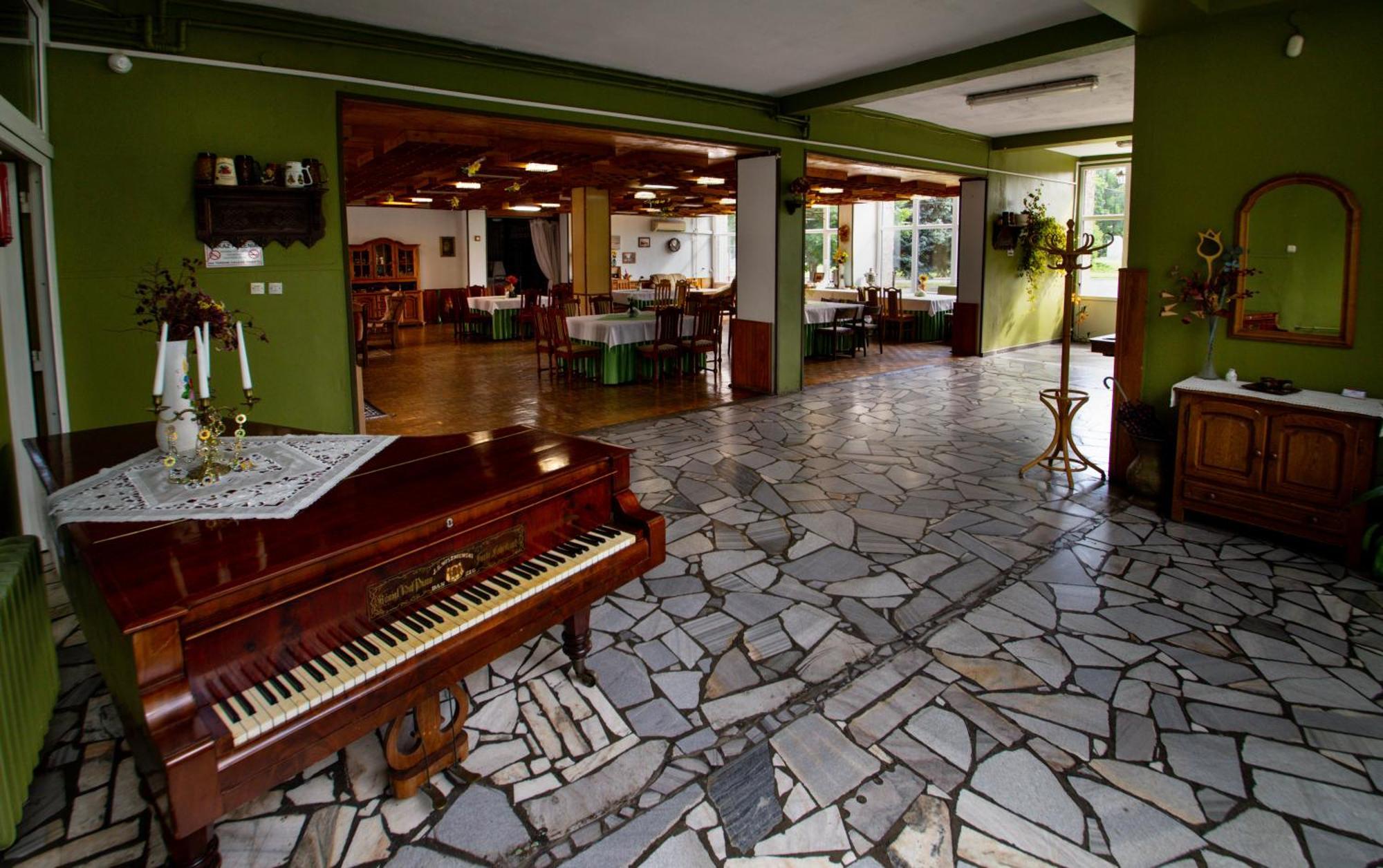 Zajazd Grodek Bujak Robert Naclegi I Restauracja Grodkow  エクステリア 写真